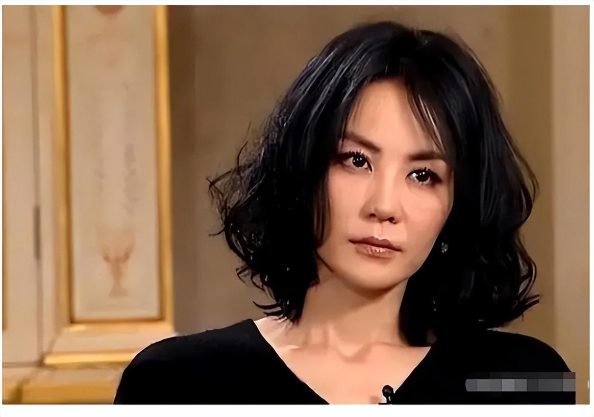 和王菲谈恋爱是什么感受？梁龙：不是一个世界人，她永远看不见你