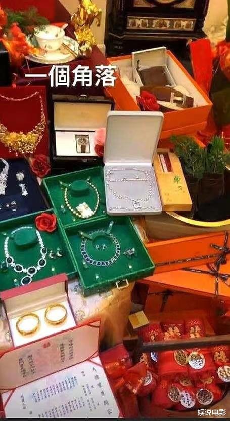 汤洛雯晒与马国明过大礼的照片，无法和何超盈相比，但也是很OK了