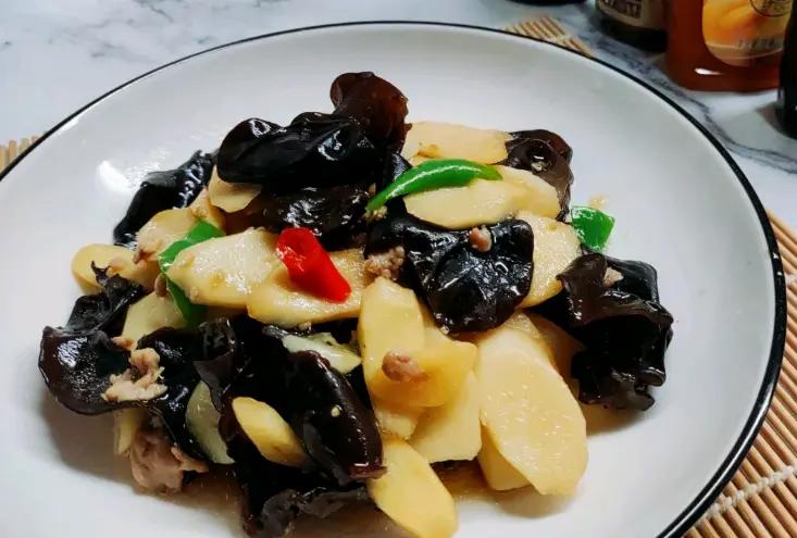 |冬季手脚冷,补铁是关键!常吃这5种“高铁菜”,温暖舒服过冬