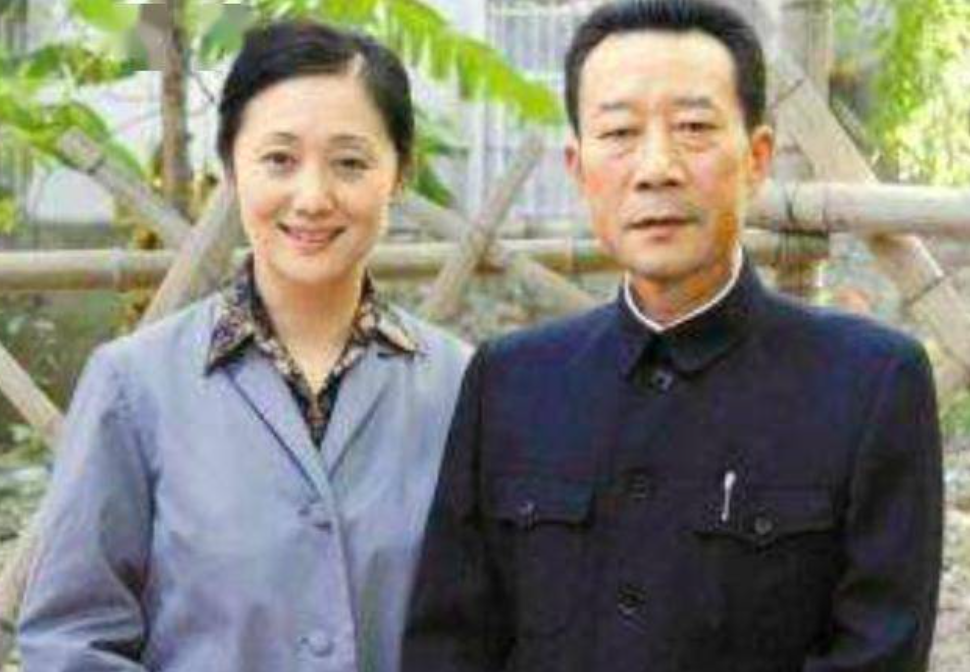 李雪健|李雪健:40年33个影帝,却因患癌差点死去,妻子照顾他无怨无悔