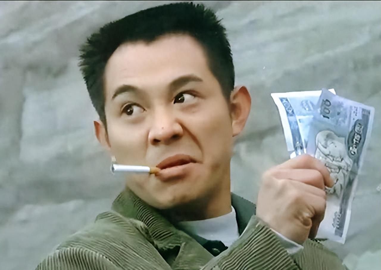 李连杰晒妻子近照,61岁利智衰老似老奶奶,反观前妻的状态依然优雅