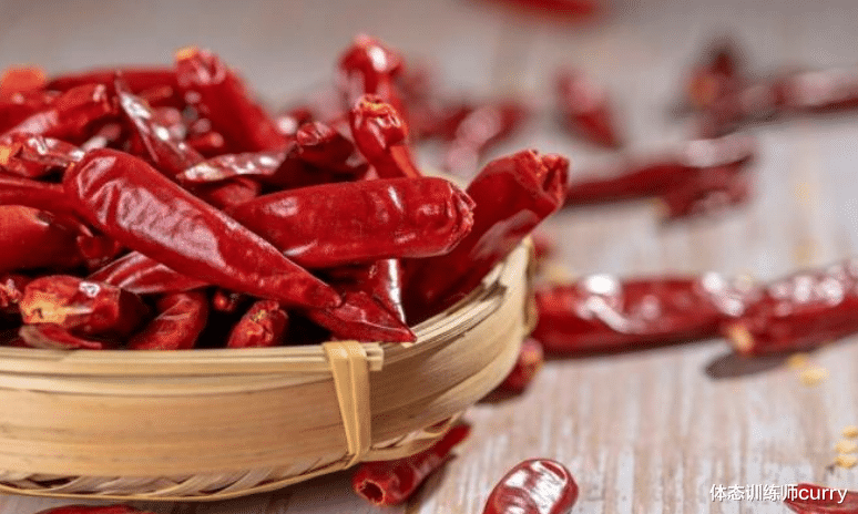 高血压|听一句劝:血压高不想脑出血,最好别碰4种食物,再馋也要忍住