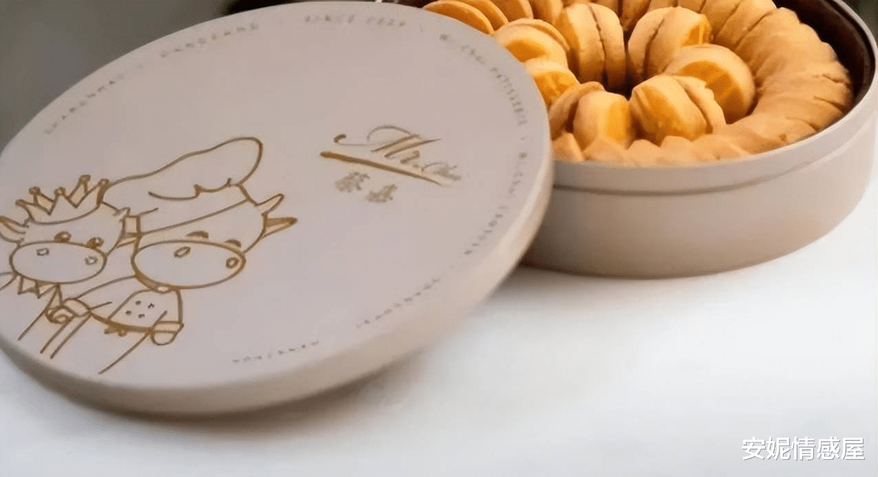 胡歌|胡歌方晒女儿百日礼细节满分,10个精挑细选的礼物尽显父爱