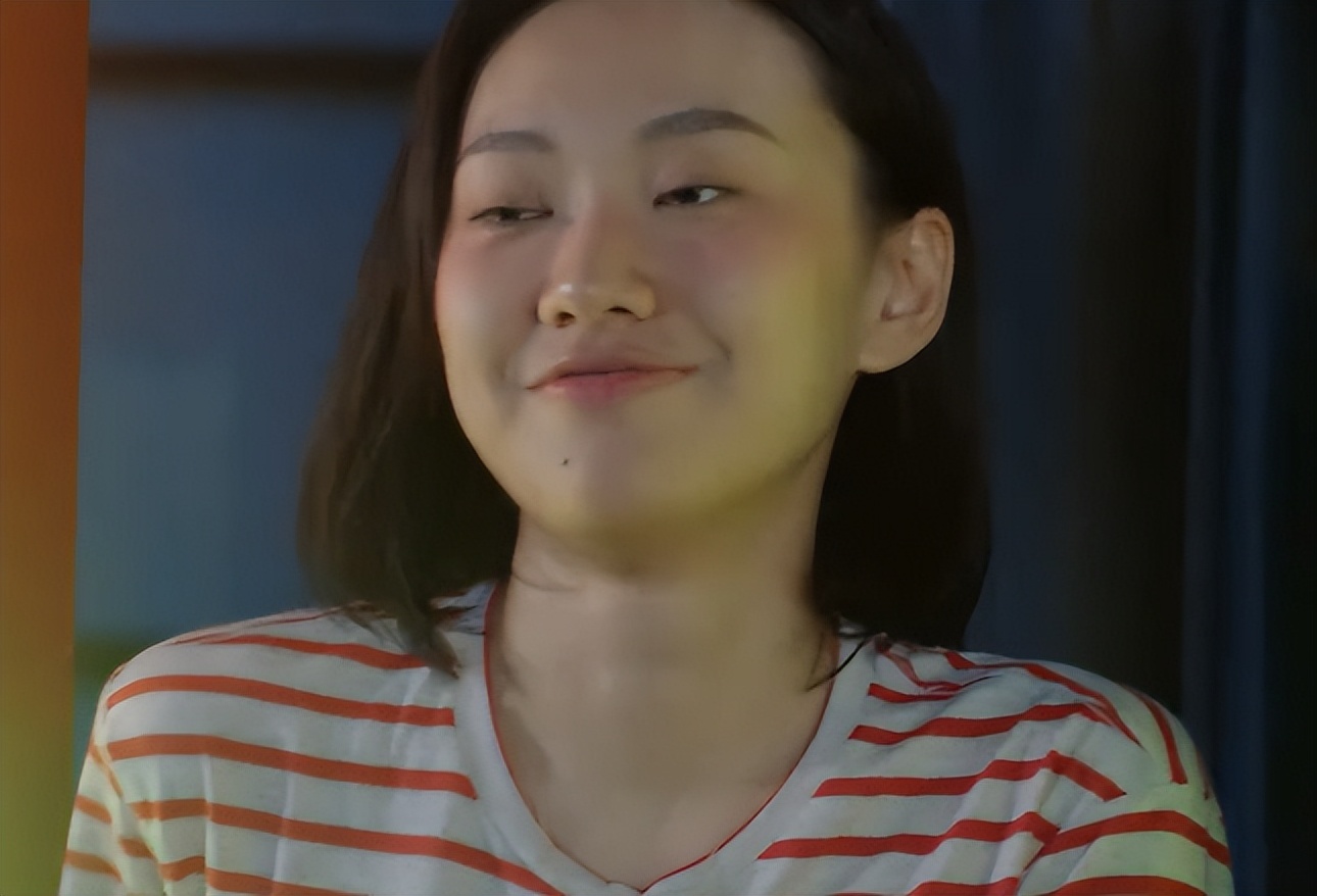 谢娜|全程张大嘴干瞪眼,表情狰狞,闫妮女儿把“警花”演出新花样