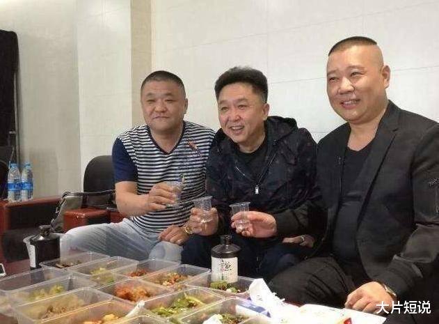于谦|有种“背景”叫于谦的人脉,饭局吴京坐角落,郭德纲也没能坐中间
