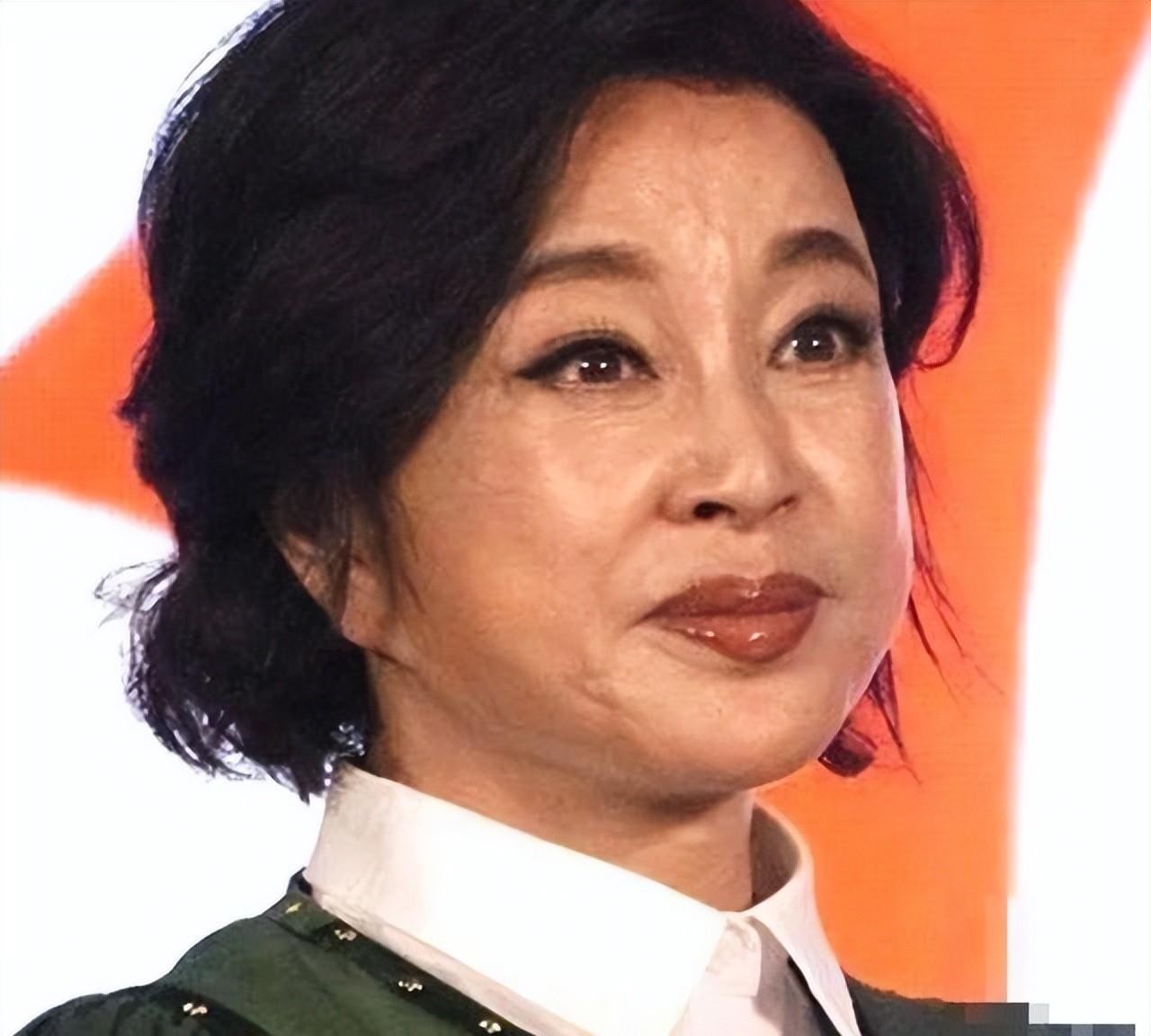 收手吧刘晓庆！70岁演“少女”雷人又无脑，网友：实在是辣眼睛！