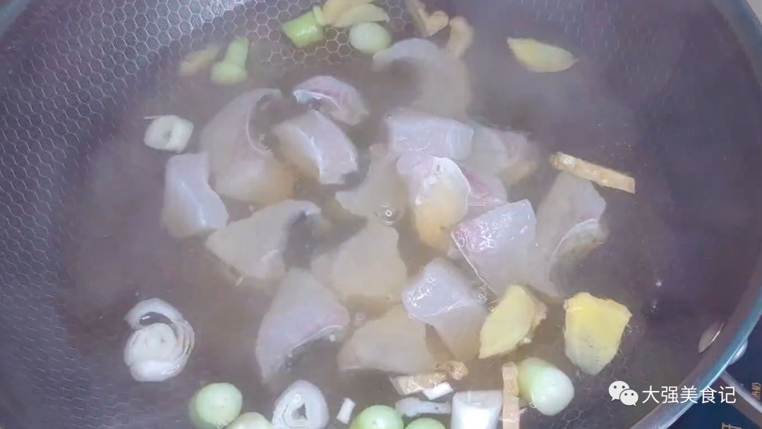 |“秋天喝鱼汤,胜过开药方”,哪种鱼最适合熬鱼汤?怎样熬才好喝