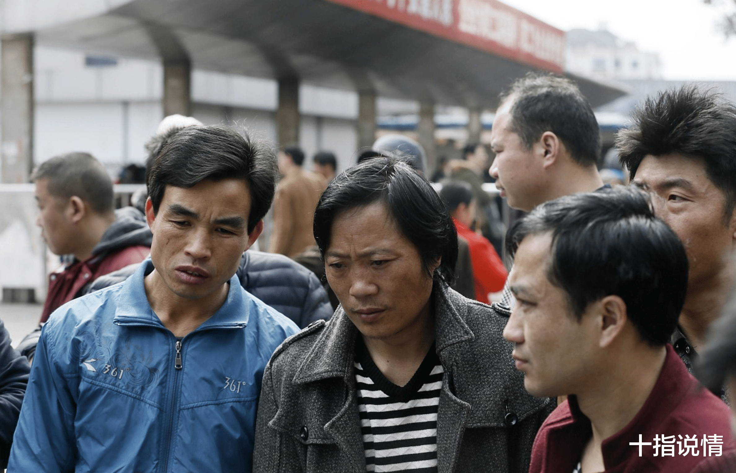 当年我爸和二叔同时下岗，二叔的一个决定，让他五年后抱上铁饭碗