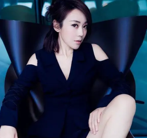 闫妮主演了包括《最强喜事》在内的几个经典之作,《武林外传》也有她