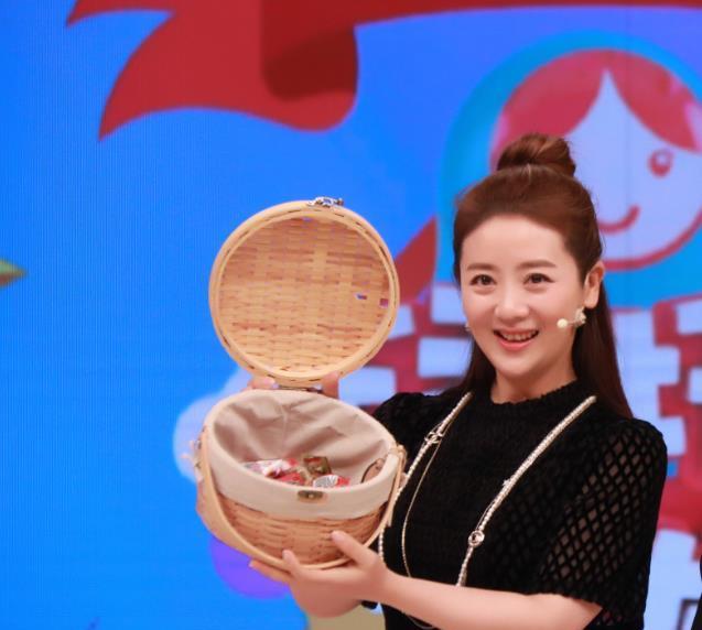 她靠一部剧吃一辈子，二婚嫁“软饭男”，现如今丈夫红到令人眼红