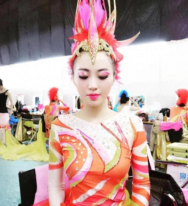 恒大歌舞团长白珊珊:一赌便是整个青春,谎言终将拆穿