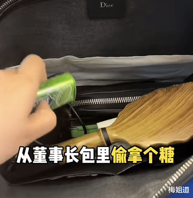 麻辣火锅|30度的天带72岁领导狂奔,还去吃麻辣火锅,女生真是“孤勇者”