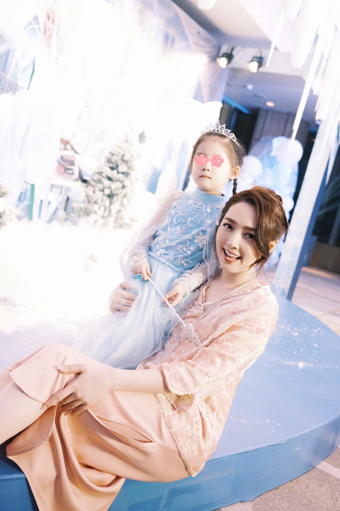 向太为孙女庆生，透露孙女的可爱之处，还透露孙女和向佐有趣的事