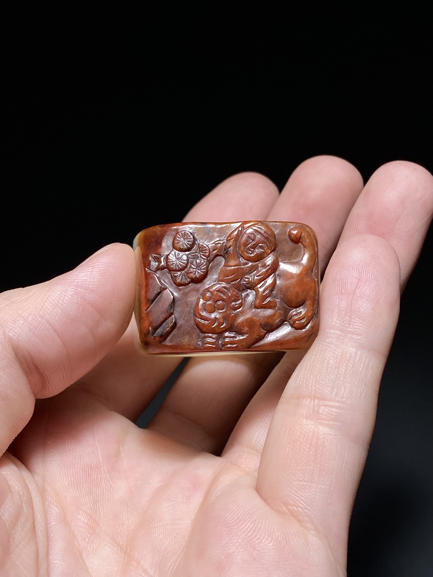 绿松石|明 和田玉籽料留皮 红沁 武松打虎 马蹄形 扳指 把件