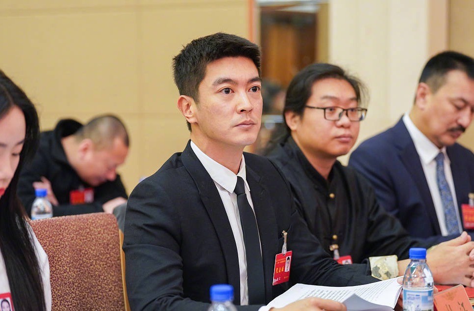 北京这一夜,脸肿,无精打采,刘德华狠狠打了内娱男星的脸 - 娱乐资讯