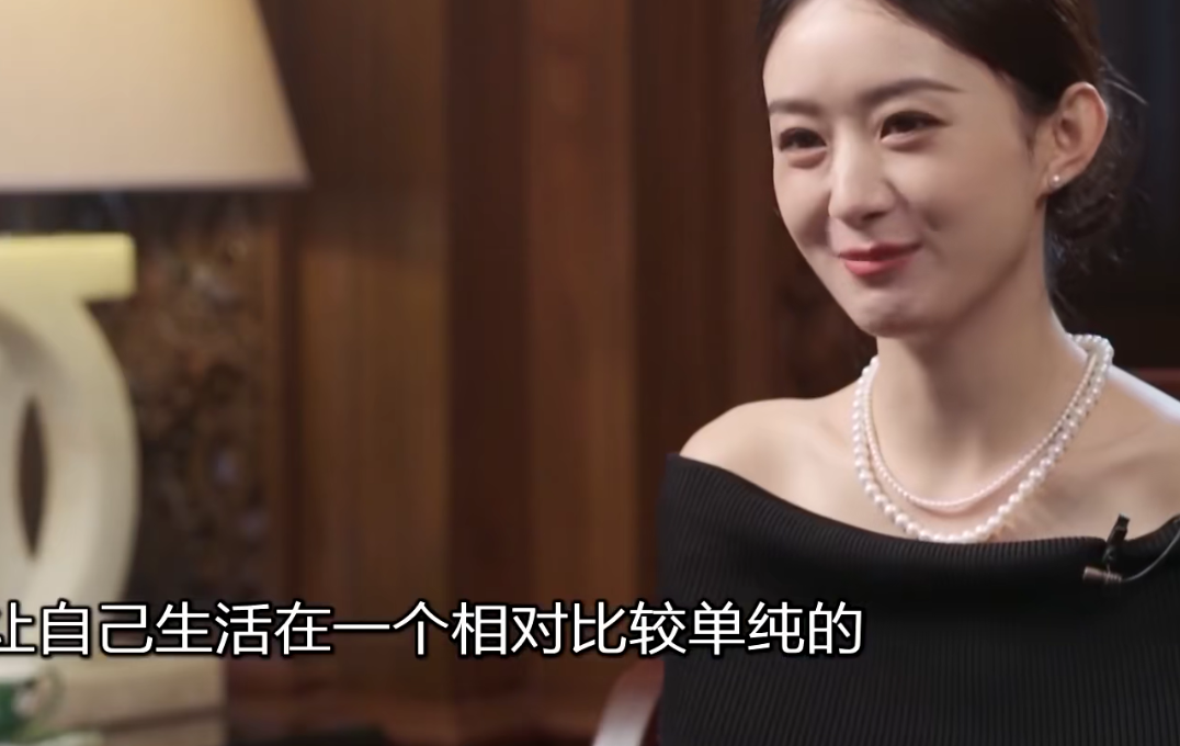 离婚2年,赵丽颖定居上海接送儿子上下学,对婆婆的称呼显疏离