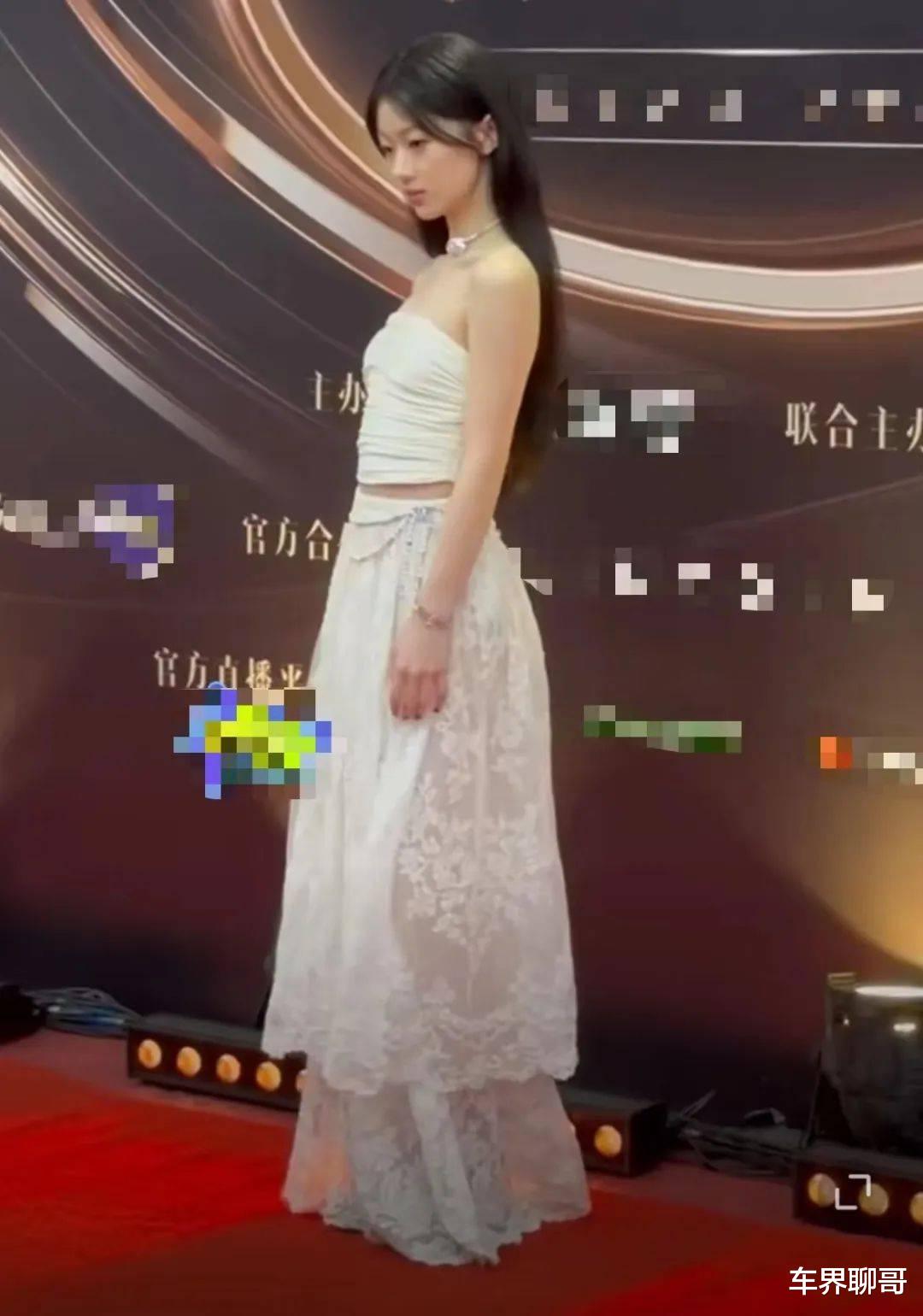 汪峰|一场顶级盛事,将平板身材玩性感的尴尬,展现得淋漓尽致