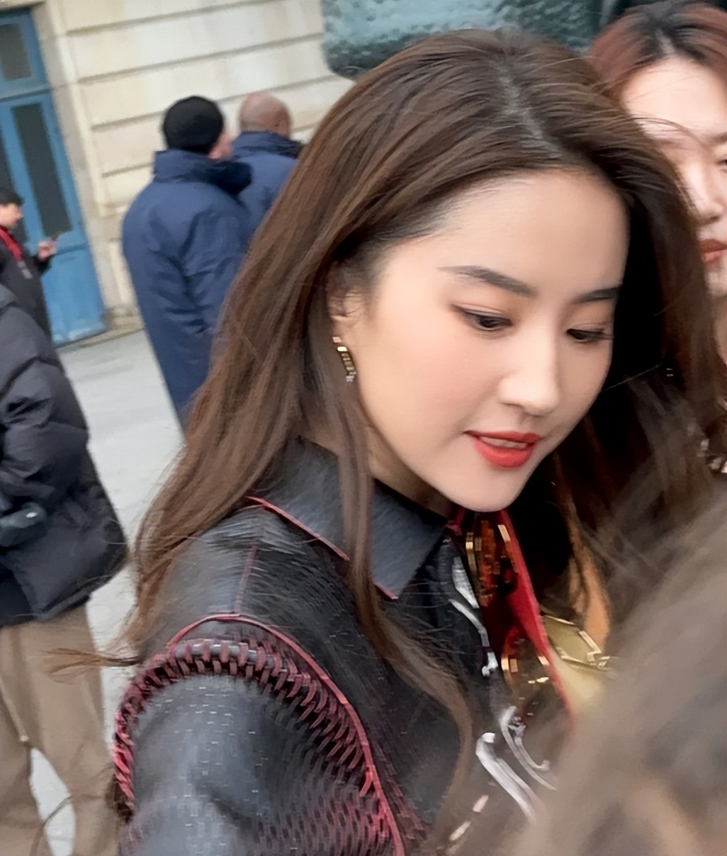 当36岁刘亦菲和35岁倪妮站在一起，我才明白什么叫气质和骨相