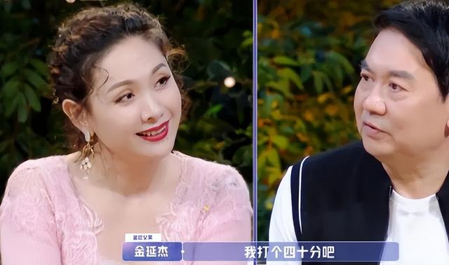 金晨|金晨又翻车了,一副排骨身材却穿泳衣,难怪被60岁吴玉芳比下去了