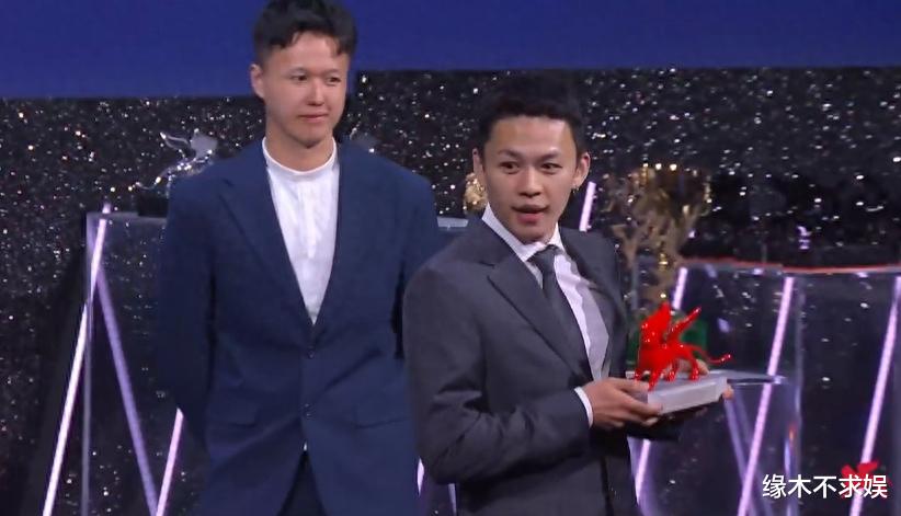 李鸿其官宣与王紫璇恋情,女方投资男方电影,被扒和富豪有孩子!