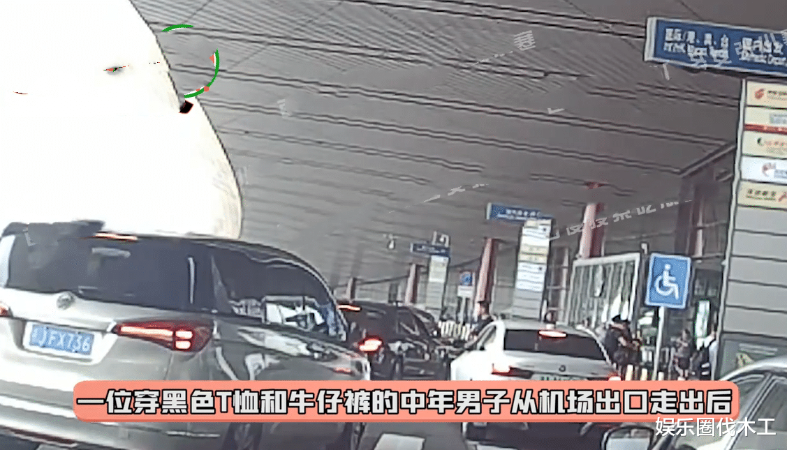 43岁殷桃被曝恋情瓜，与神秘男亲密搭肩同回家，小腹隆起疑有孕