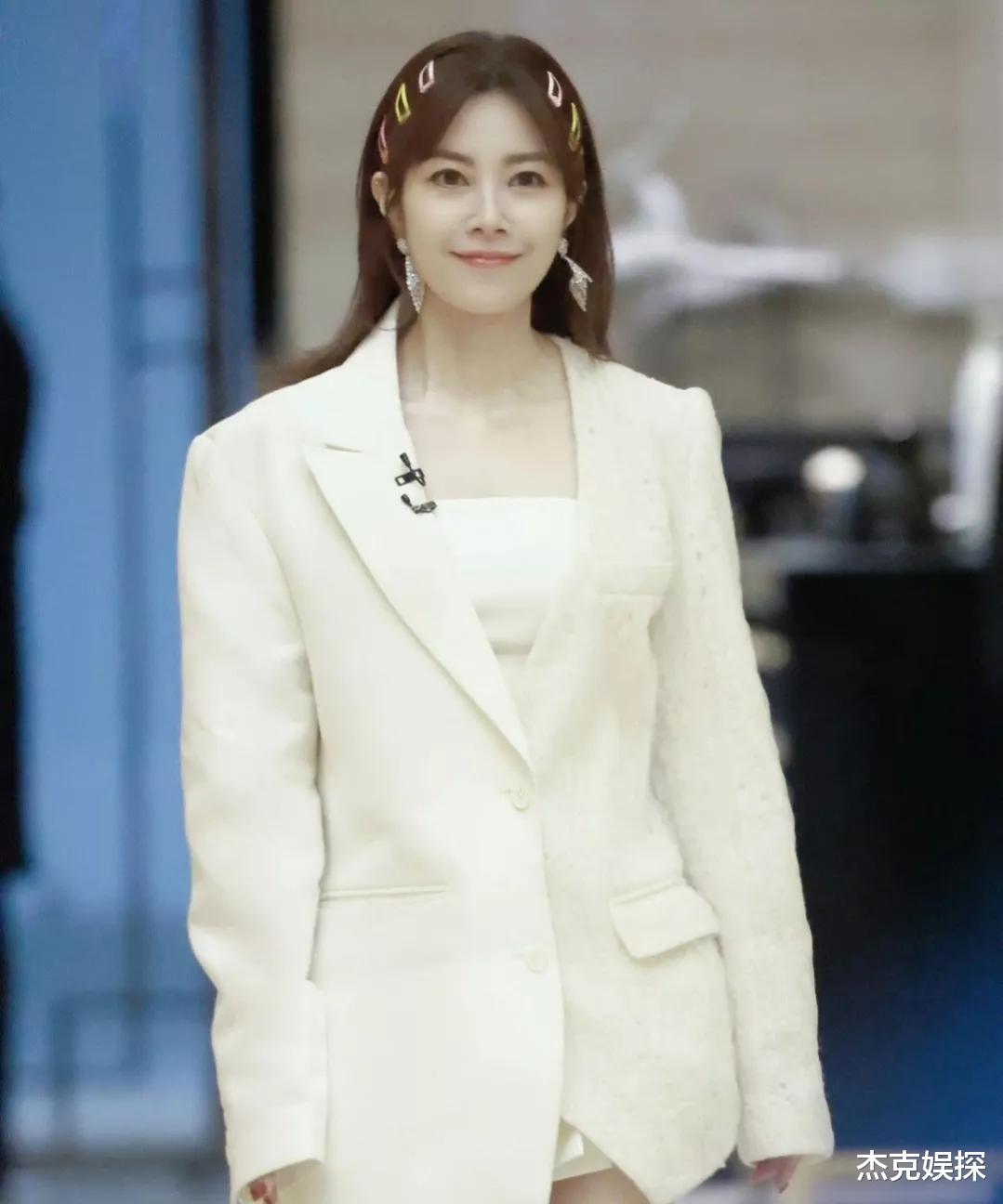 徐怀钰|徐怀钰《浪姐4》初舞台引争议!舞蹈少、唱功退步,排23名太难看