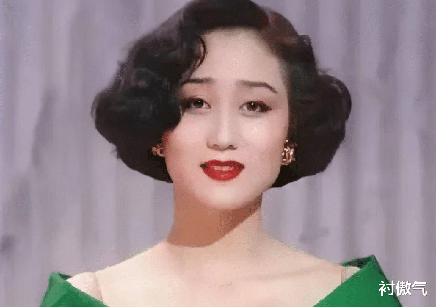 |61岁利智罕现身，头发稀疏双颊下垂似妇女，曾被誉为港圈第一美女