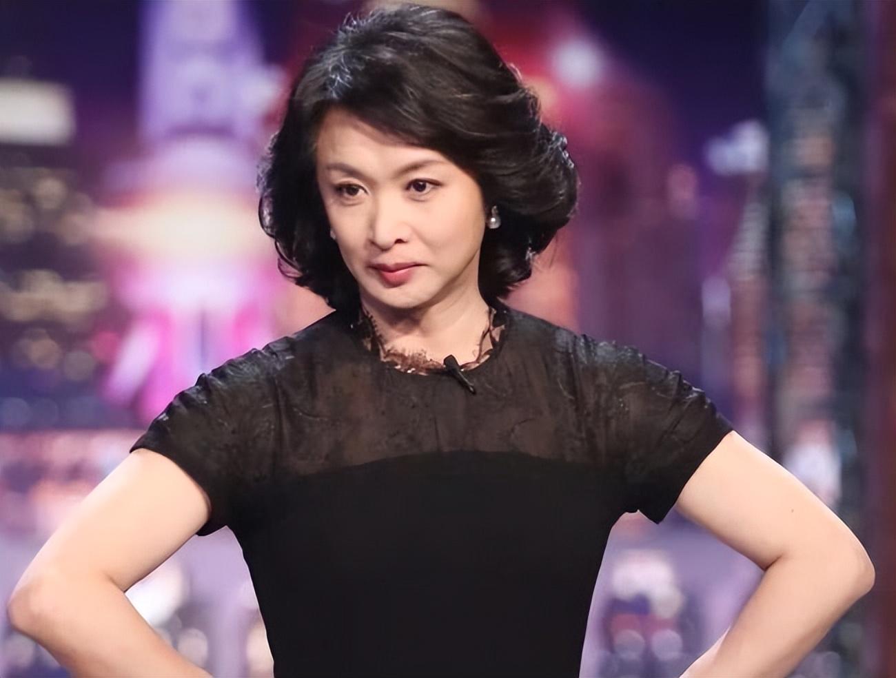 金星|金星参加干女儿的婚礼，穿透视长裙脚踩高跟鞋，网友：风头抢走了