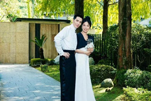 萧敬腾林有慧领证画面曝光,看得忍不住嘴角上扬,嗑到了!