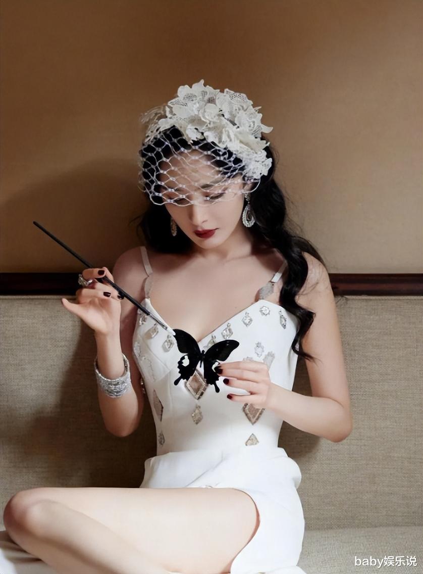 杨幂|事实证明，没参加时尚芭莎的杨幂，已经走向另一条“康庄大道”