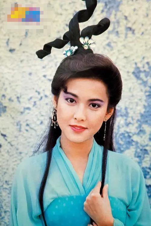 她是中葡混血，被誉“靓绝TVB”，与两大男星谈恋爱今国外当网红！