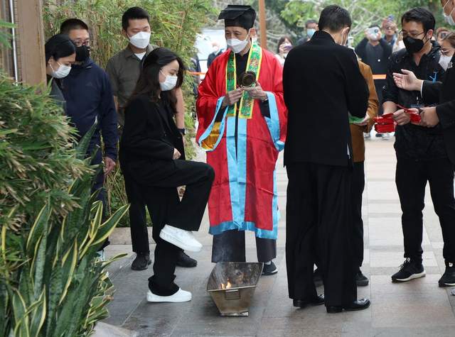 刘德华亡父出殡,全家24位成员详情曝光,华仔全程保护害羞女儿