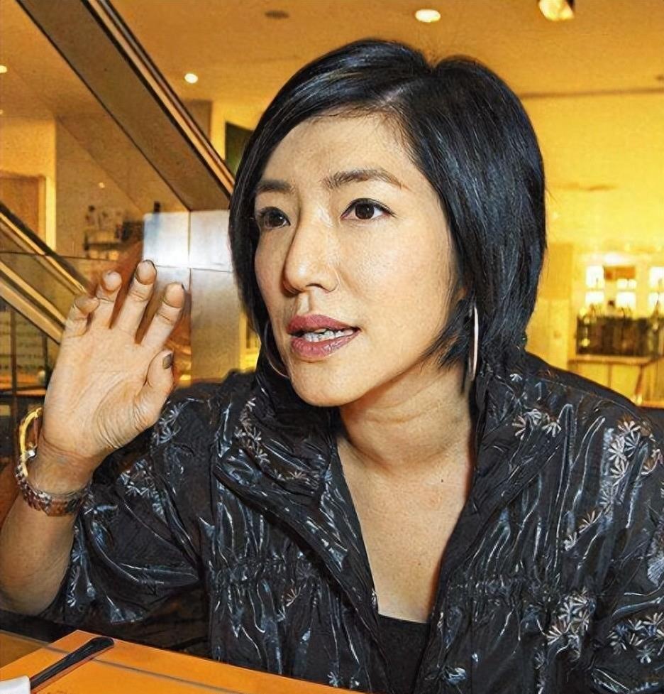 她抗癌7年花费7500万后离世,丈夫曾许言终身不娶,如今却求婚她人