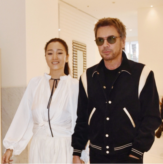 52岁巩俐质疑70岁男友不能“一周4次”，对方竟亲自上阵证明自己