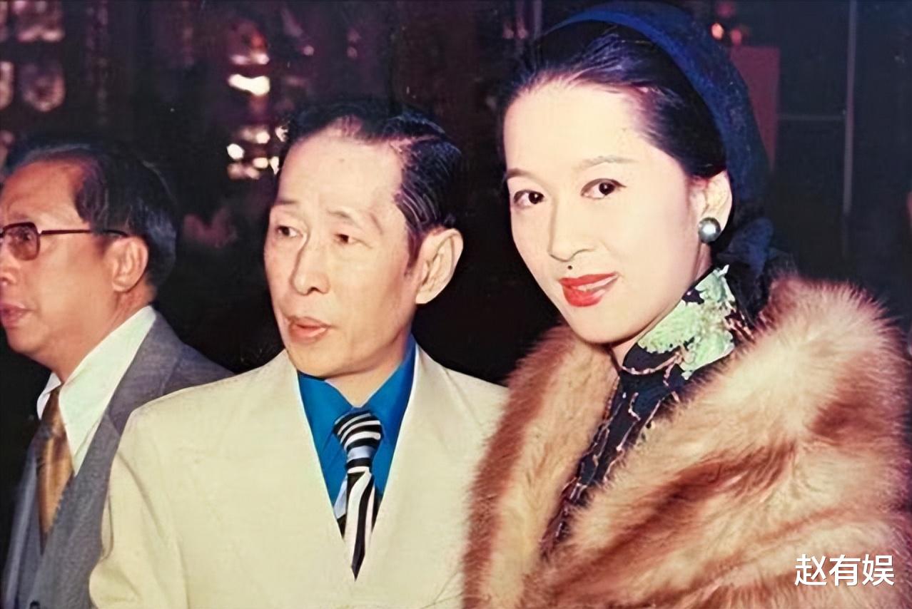 同时拥有3个老婆，每人每月50万零花钱，一周轮流陪2天剩一天休息