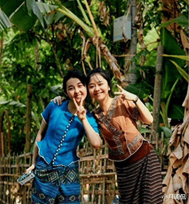 张子枫长大了,穿丁字连体裤游泳,身材发育有点过猛