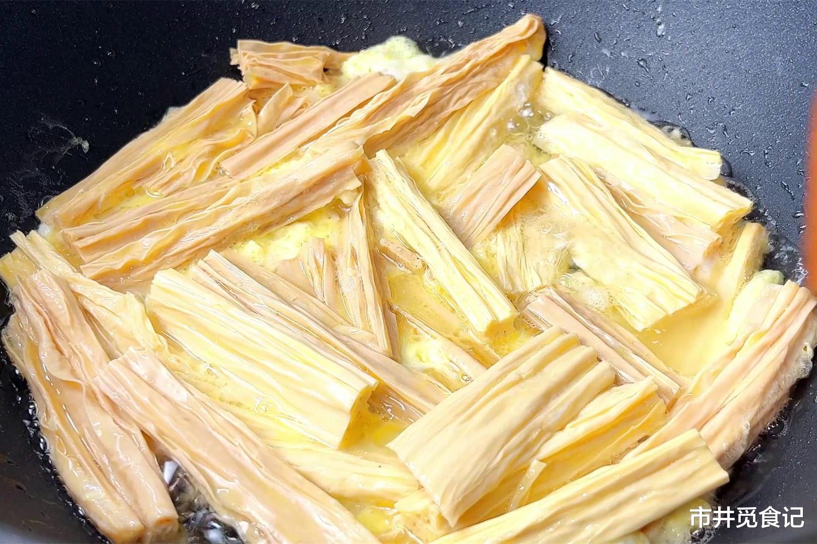 腐竹|天凉了，记得多吃腐竹，教家常好做法，热腾腾简单美味，适合秋季