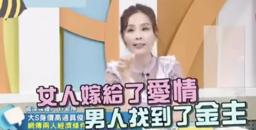 马思纯|马思纯张哲轩甜蜜外出，牵手弯臂搂肩互动亲密，二人感情稳定幸福洋溢