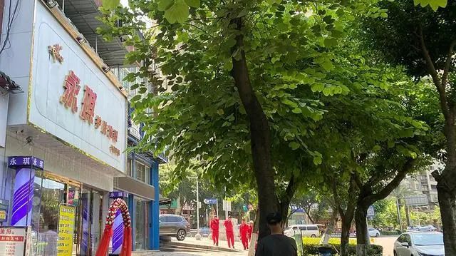 毁三观!17岁女生实习被安排为男宾洗澡按摩,女生投诉校方装糊涂