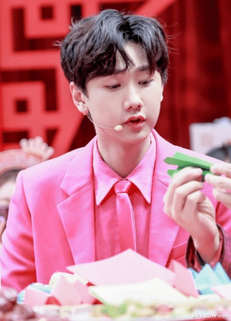 舞蹈学院|春晚欢乐多！闫学晶年轻，巩汉林瘦脱相，冯巩郭冬临同台不同框