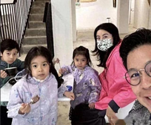 郭晶晶二女儿霍中怡太漂亮，大眼睛像奶奶朱玲玲，难怪爷爷霍震霆