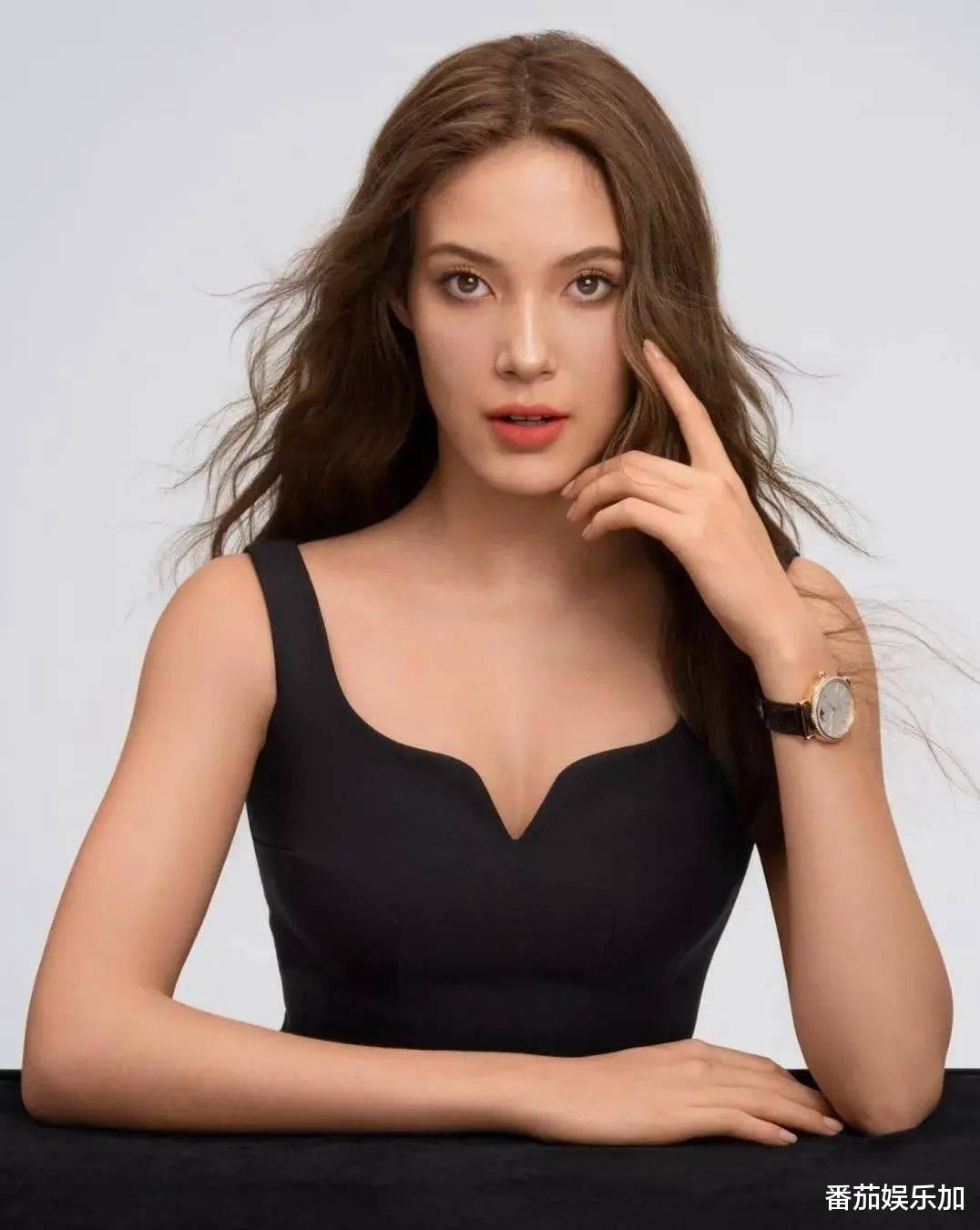 谷爱凌和金卡戴珊合影,被尖锐提问:你代表哪一边?评论区沦陷