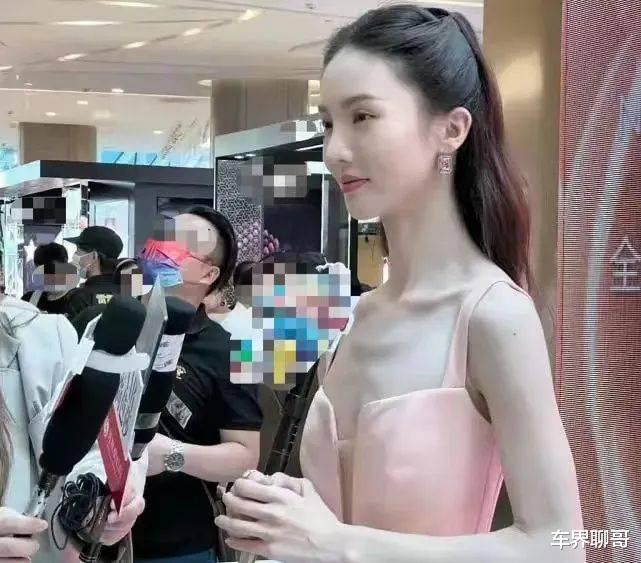 汪峰|一场顶级盛事,将平板身材玩性感的尴尬,展现得淋漓尽致