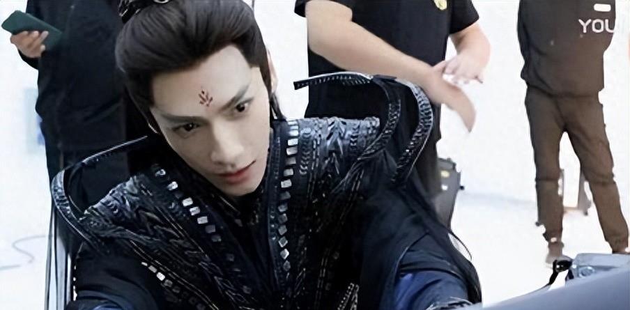 资本家的丑孩子:牛头马脸、不懂演技只会瞪眼,求你们放过观众吧