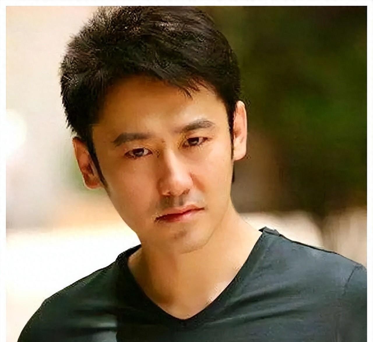 善恶终有报,54岁移居美国的吴秀波,从叔圈顶流变成了发福的大叔!