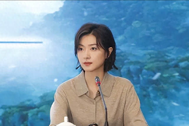 当红明星被“潜规则”7次,事业巅峰期意外生子,生父是谁仍是迷