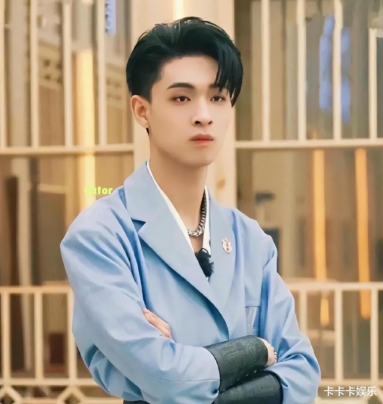 再看德云社和岳云鹏现状,才明白曹云金当年离开,并不全是为了钱