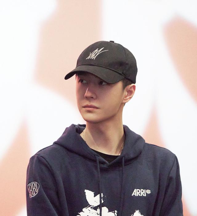 主持人|后知后觉!王一博“绝望的文盲”前当过主持人,业务水平没进步