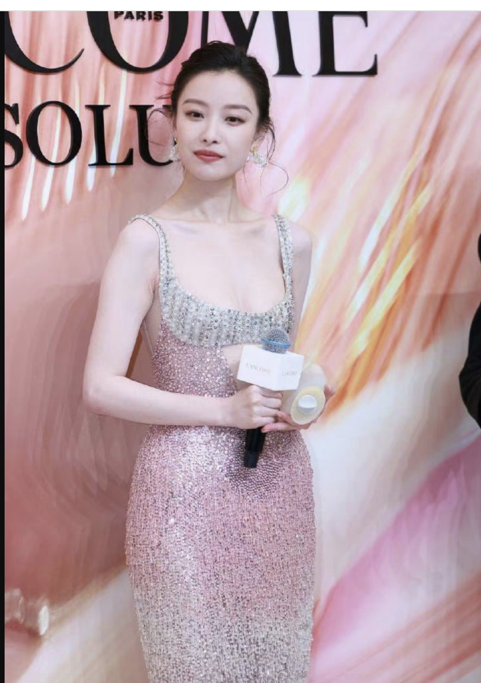 上海这一晚:倪妮冻坏了,赵今麦暴露「真实身高」,陈坤认不出了