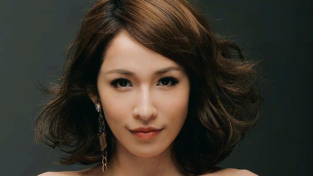 萧亚轩|萧亚轩偷吃大陆花生上热搜，第一个敢表明态度的艺人，圈粉无数